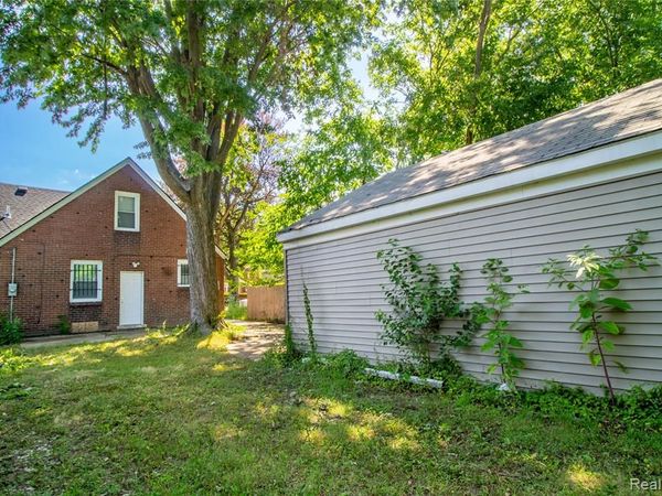 10676 Bonita Street , Detroit, MI 48224