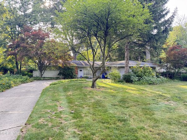 3534 E Lincolnshire Boulevard, Toledo, OH 43606
