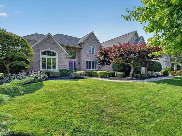 558 Laguna Point, Holland, OH 43528