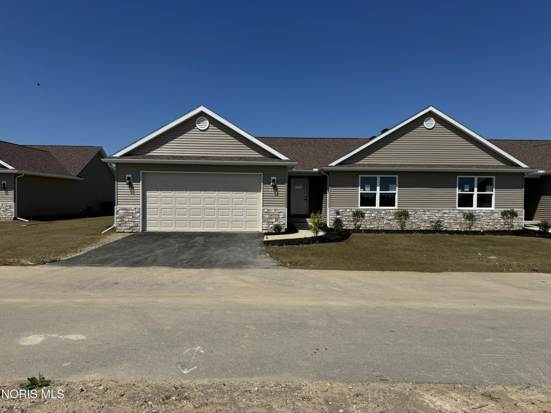 14539 Dexter Falls Road , Perrysburg, OH 43551 Main Photo