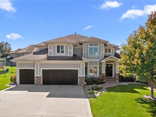 324 NW Thoreau Circle, Lee's Summit, MO 64081