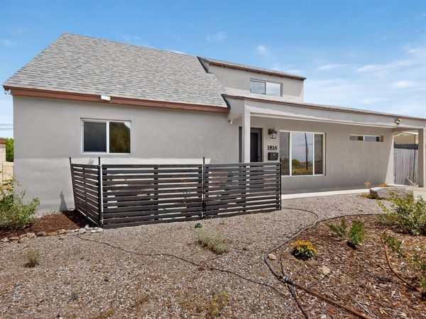 1816 Stanford Drive SE, Albuquerque, NM 87106