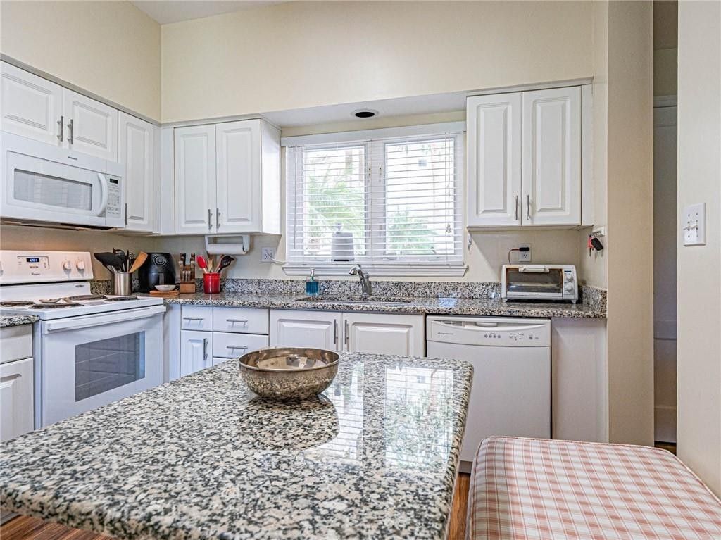 5060 Harmony Circle, Unit 105, Vero Beach, FL 32967 Photo