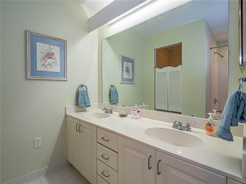 5060 Harmony Circle, Unit 105, Vero Beach, FL 32967 Photo
