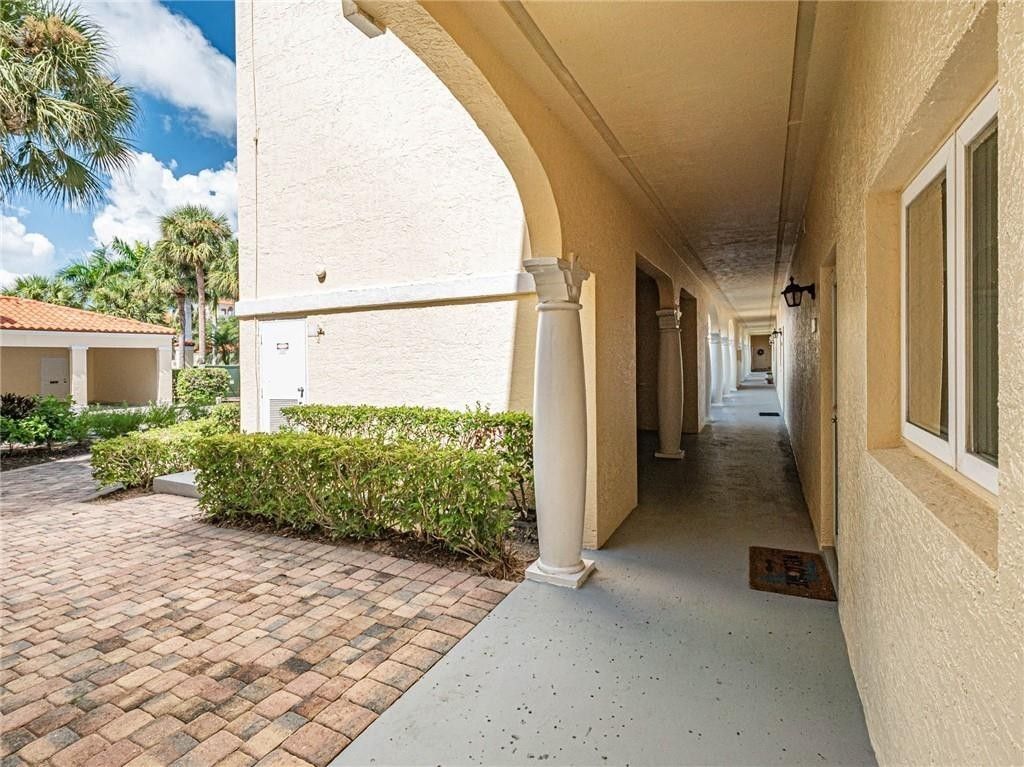 5060 Harmony Circle, Unit 105, Vero Beach, FL 32967 Photo