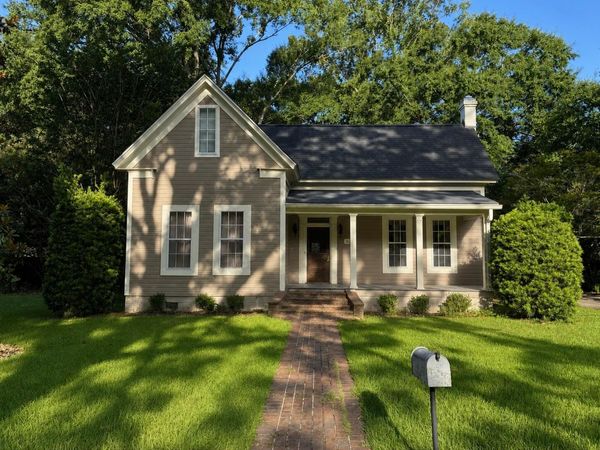 615 East Ave., Columbia, MS 39429