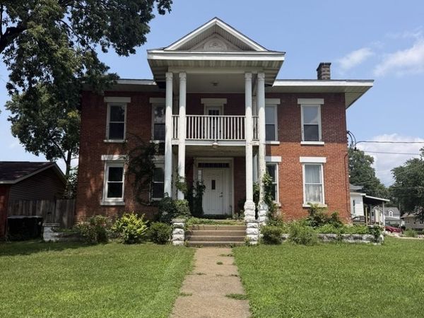 902 W 4th Street , Sterling, IL 61081