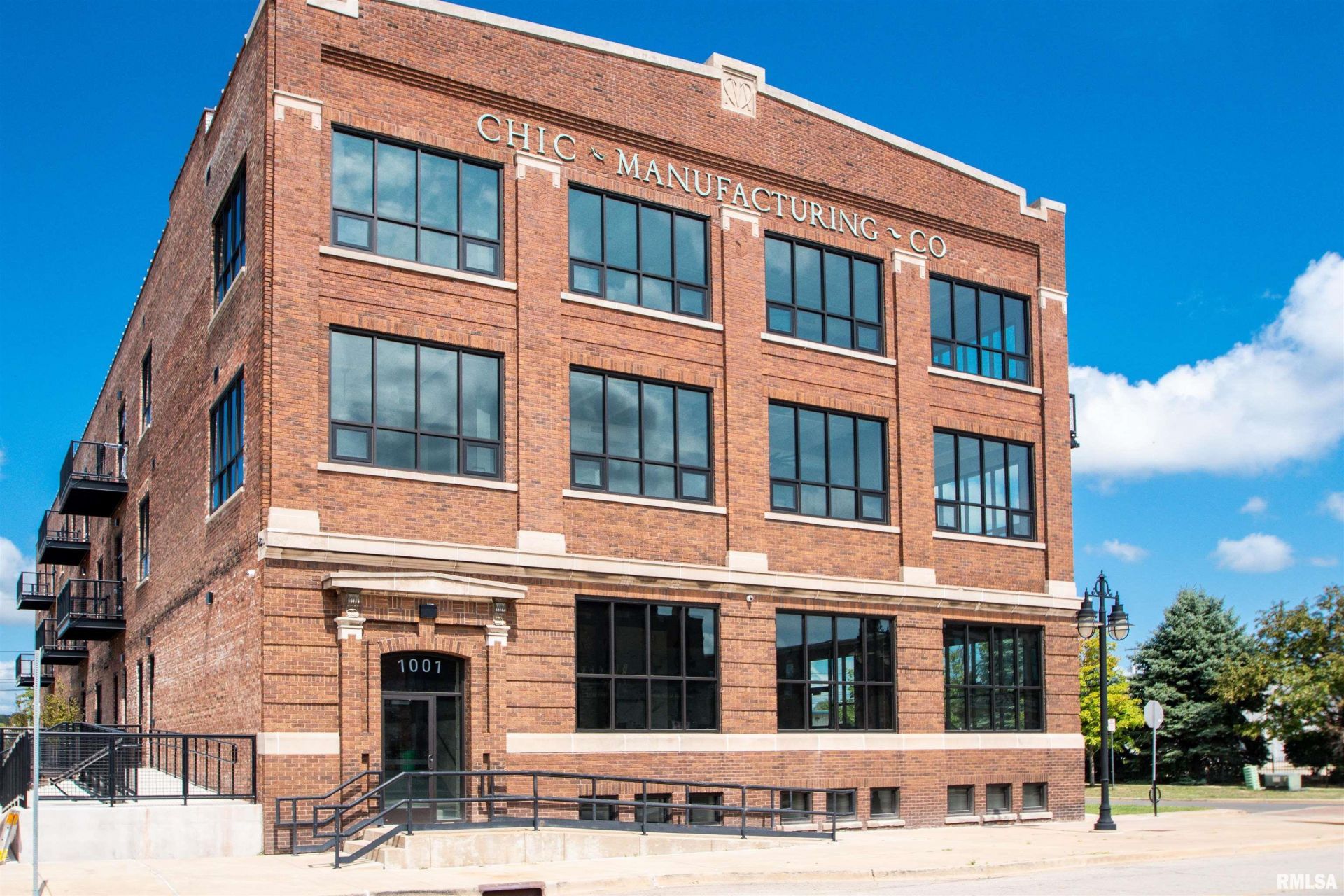 1001 SW Adams Street, Unit 102, Peoria, IL 61602 Main Photo