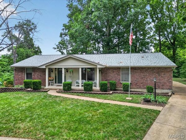 7 Springlake Court, Ballwin, MO 63011