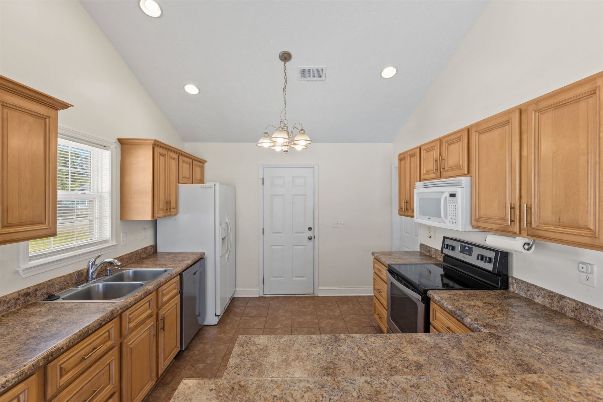 167 Governors Loop Photo 9