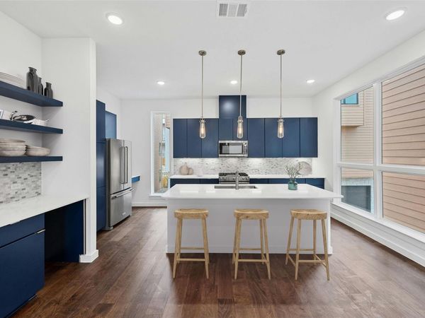 6823 Wolfcreek PASS, Unit 6, Austin, TX 78749