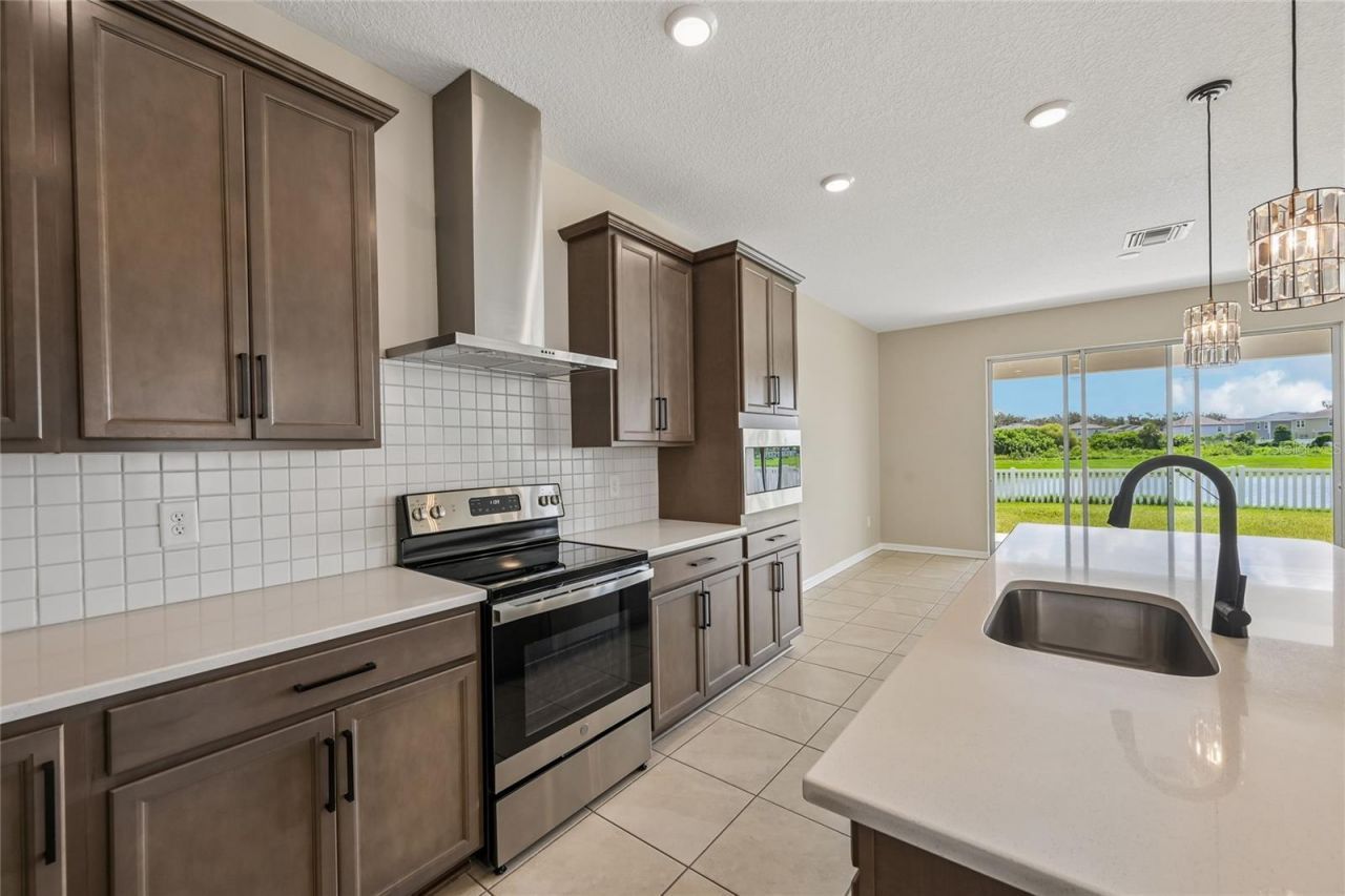 4702 Birdsong Drive, Palmetto, FL 34221 Photo