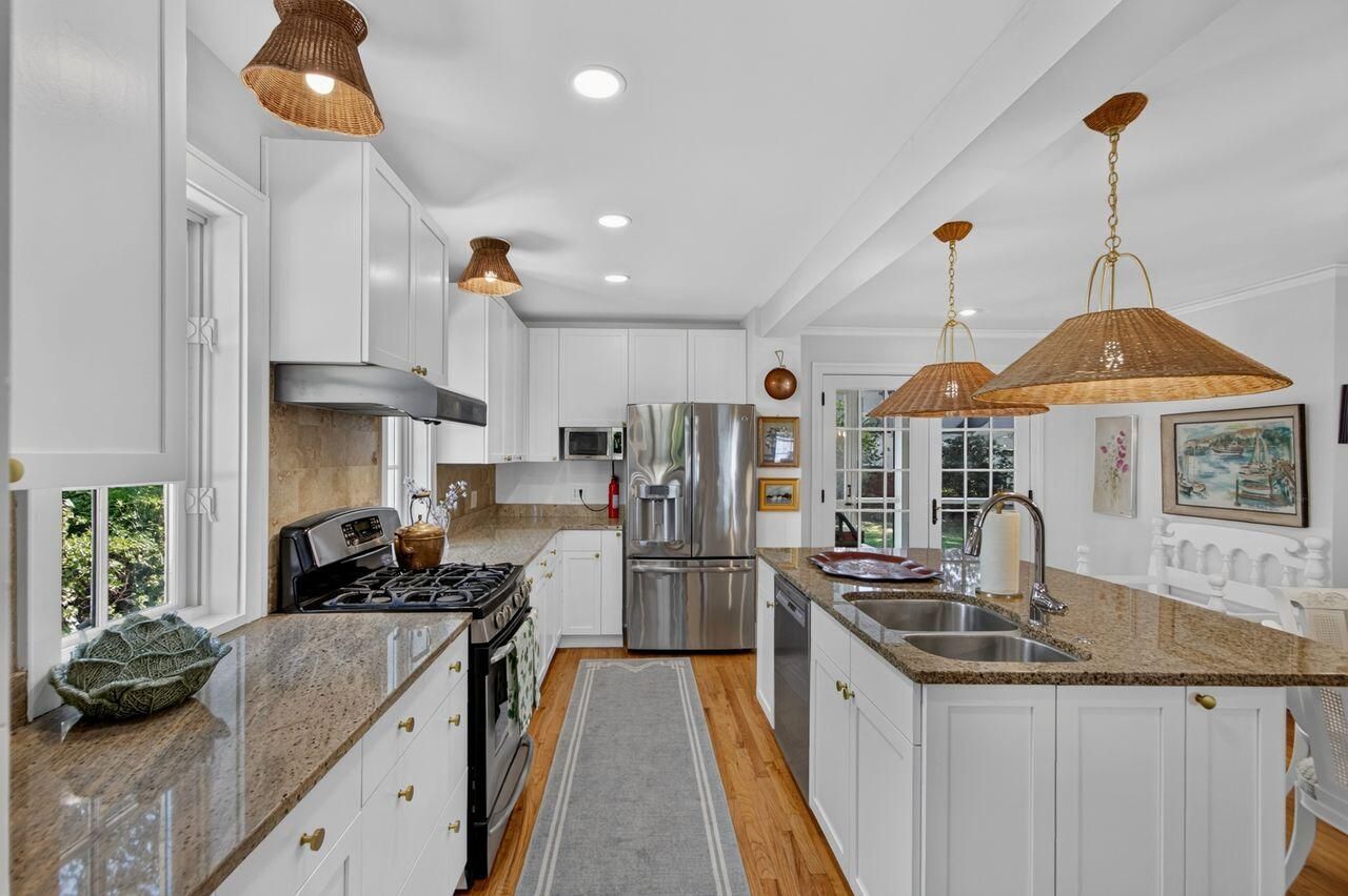 48 Avondale Avenue Photo 10