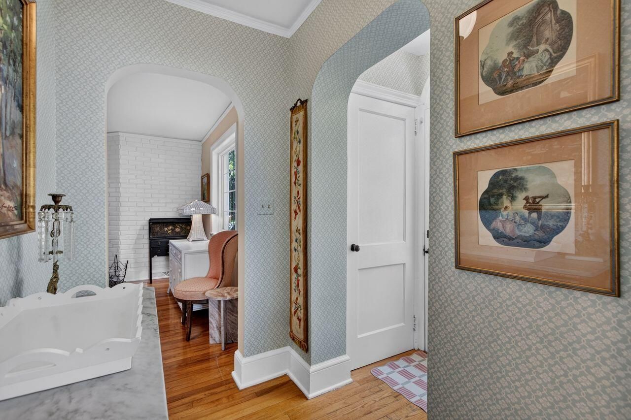 48 Avondale Avenue Photo 4