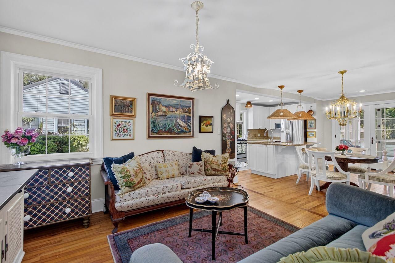 48 Avondale Avenue Photo 5