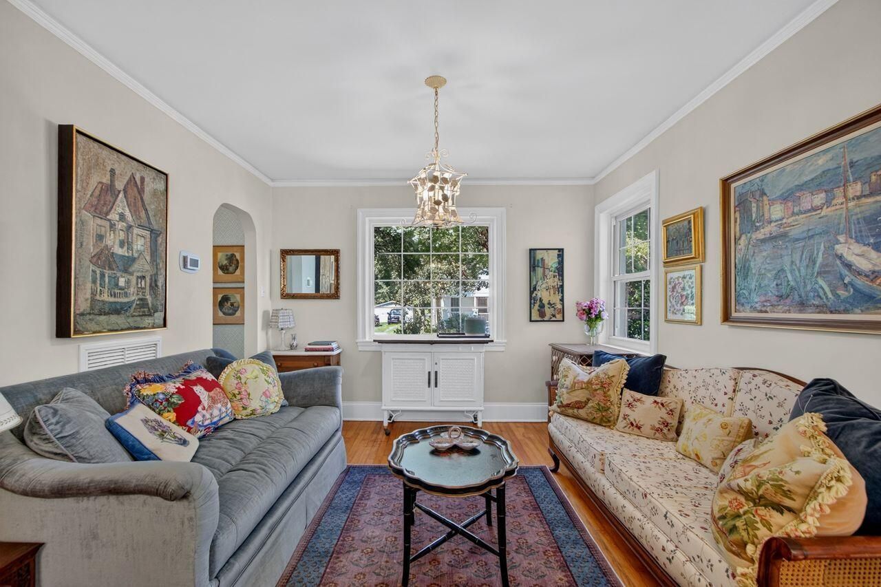 48 Avondale Avenue Photo 6