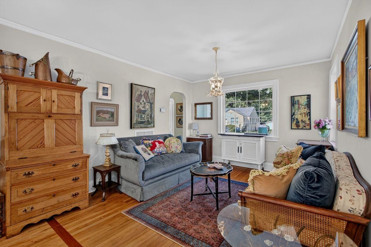 48 Avondale Avenue Photo 7