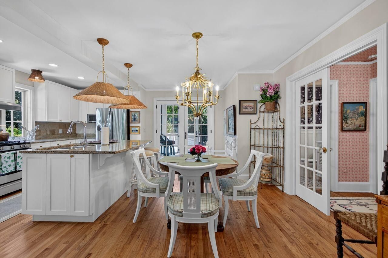 48 Avondale Avenue Photo 8