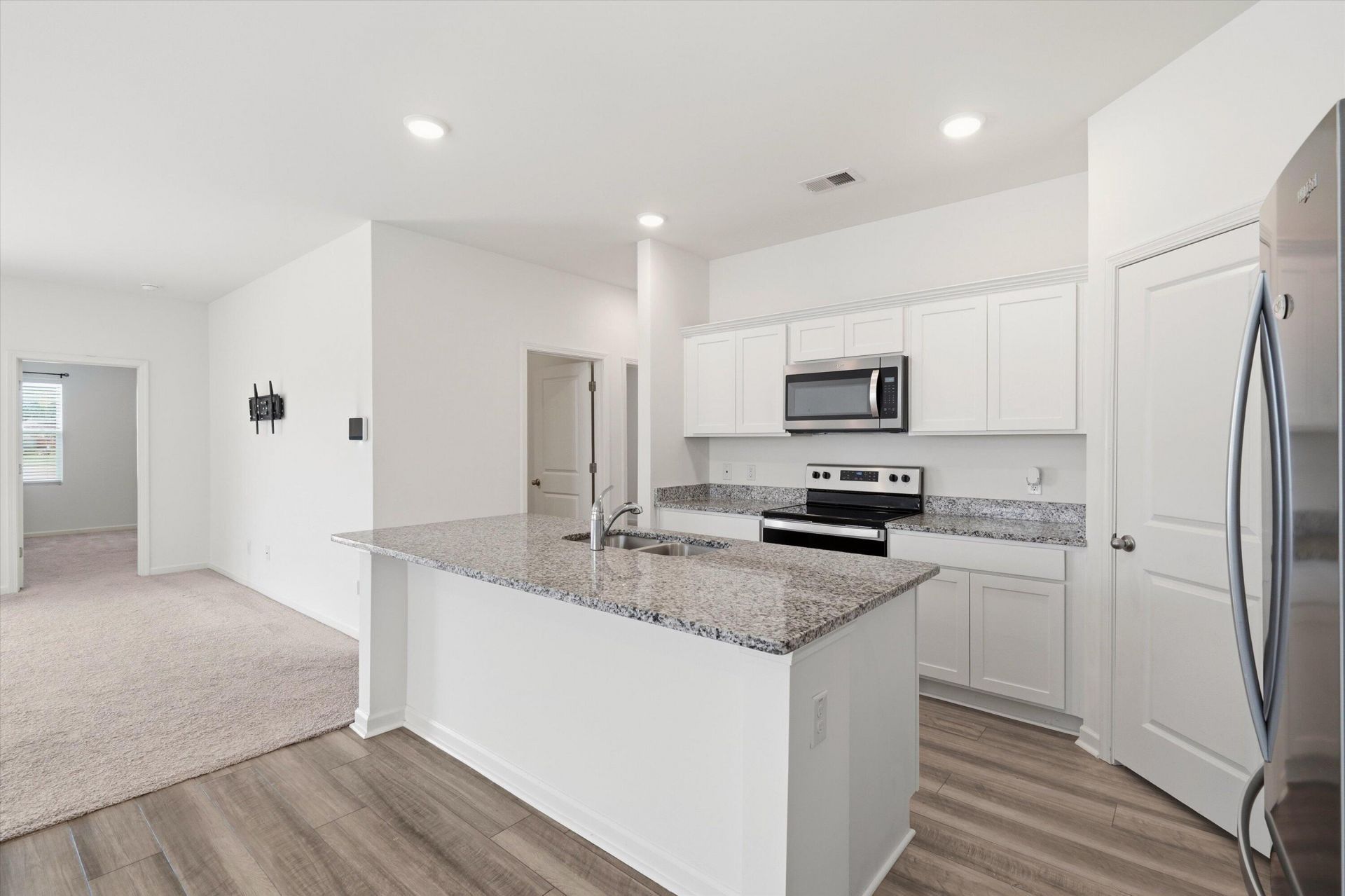 569 Polaris Way Photo 8