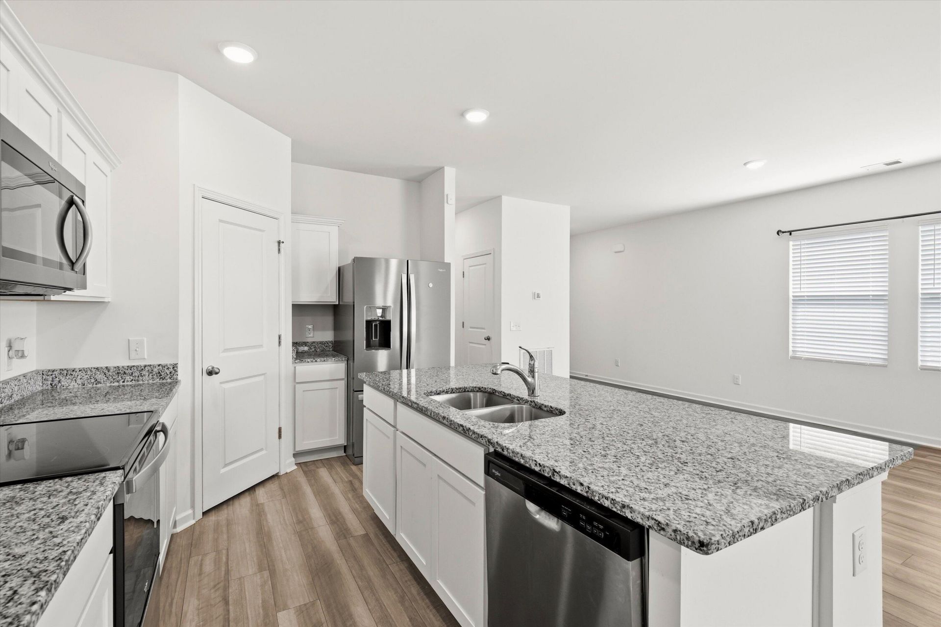 569 Polaris Way Photo 9