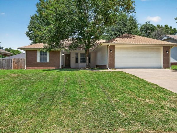 2566 W Arthur Hart Street, Fayetteville, AR 72703