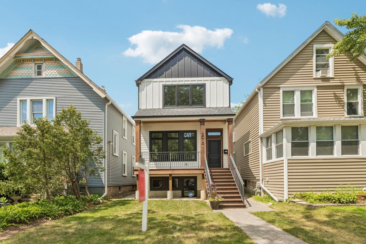 2012 Maple Avenue, Evanston, IL 60201