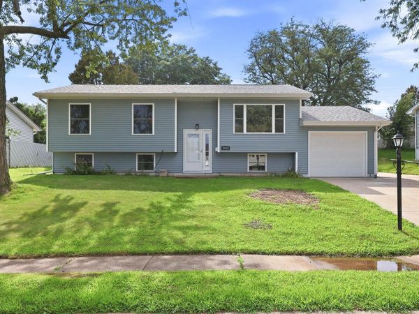 5010 N Harrison Street , Davenport, IA 52806