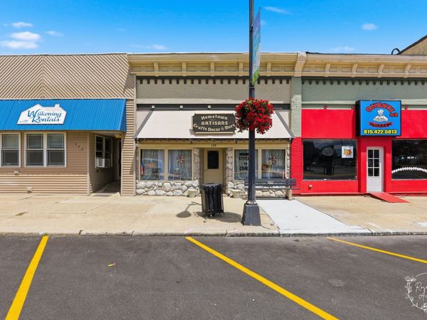 159 W Station Street , St. Anne, IL 60964