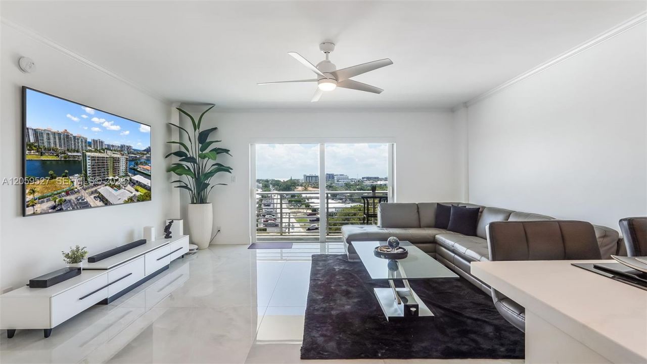 2900 NE 30th St, Unit F7, Fort Lauderdale, FL 33306 Photo