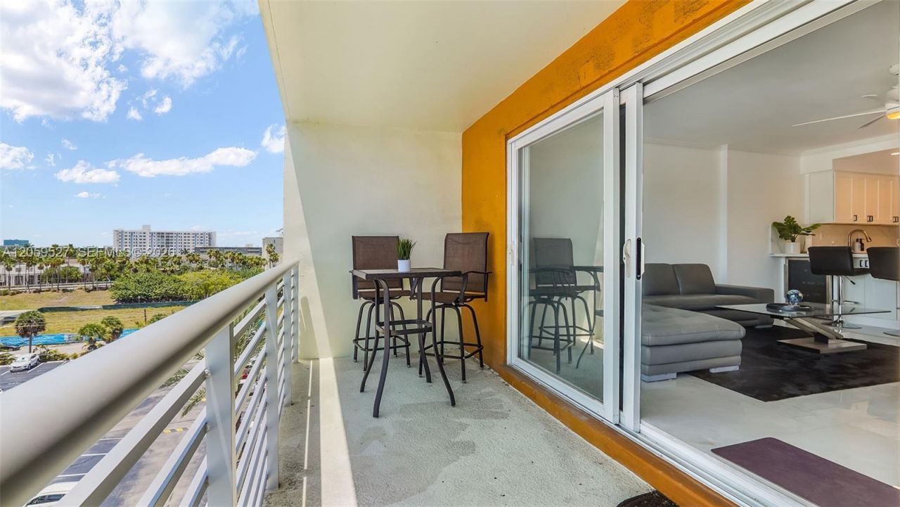 2900 NE 30th St, Unit F7, Fort Lauderdale, FL 33306 Photo