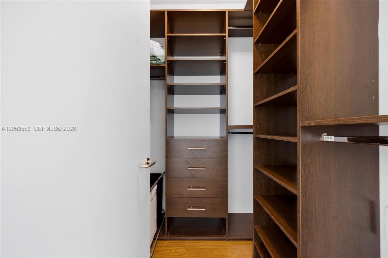 3131 NE 188th St, Unit 1-910, Aventura, FL 33180 Photo