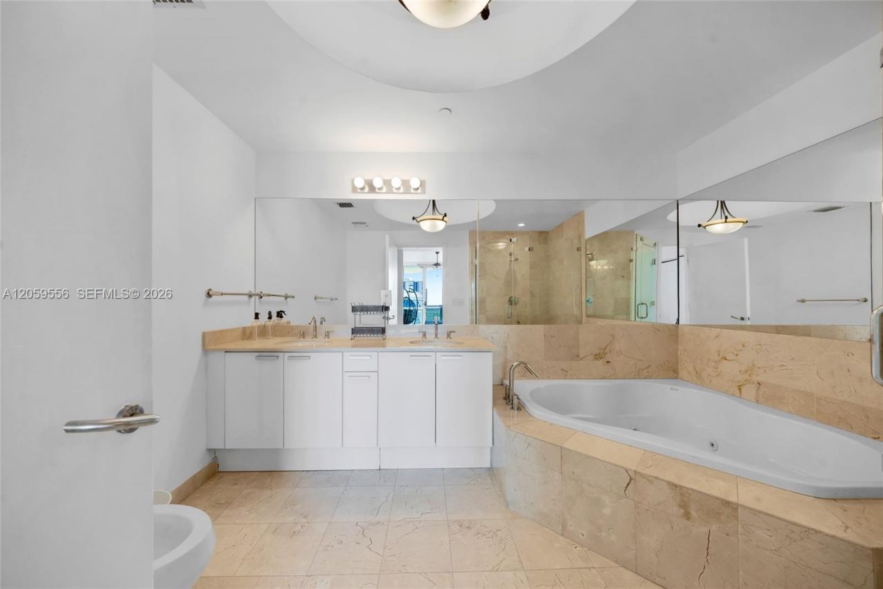 3131 NE 188th St, Unit 1-910, Aventura, FL 33180 Photo