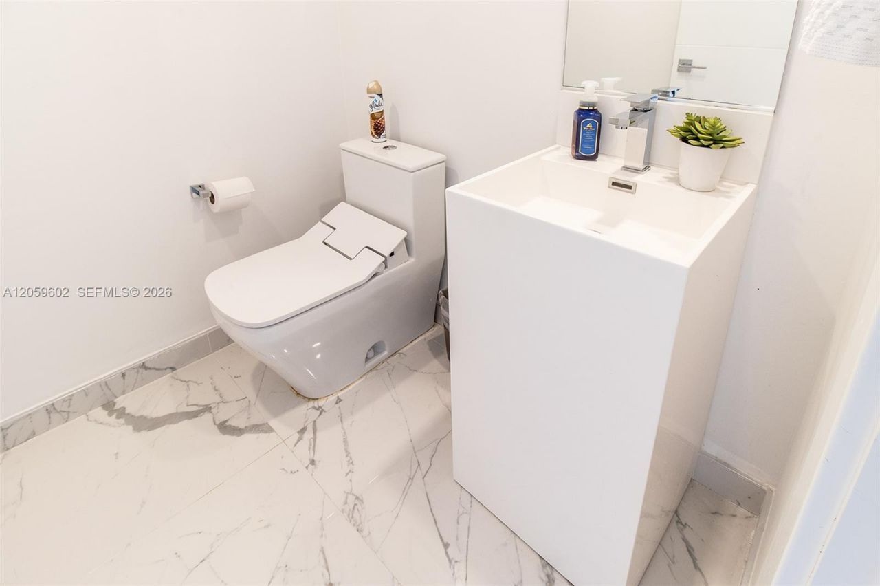 17375 Collins Ave , Unit 701, Sunny Isles Beach, FL 33160 Photo