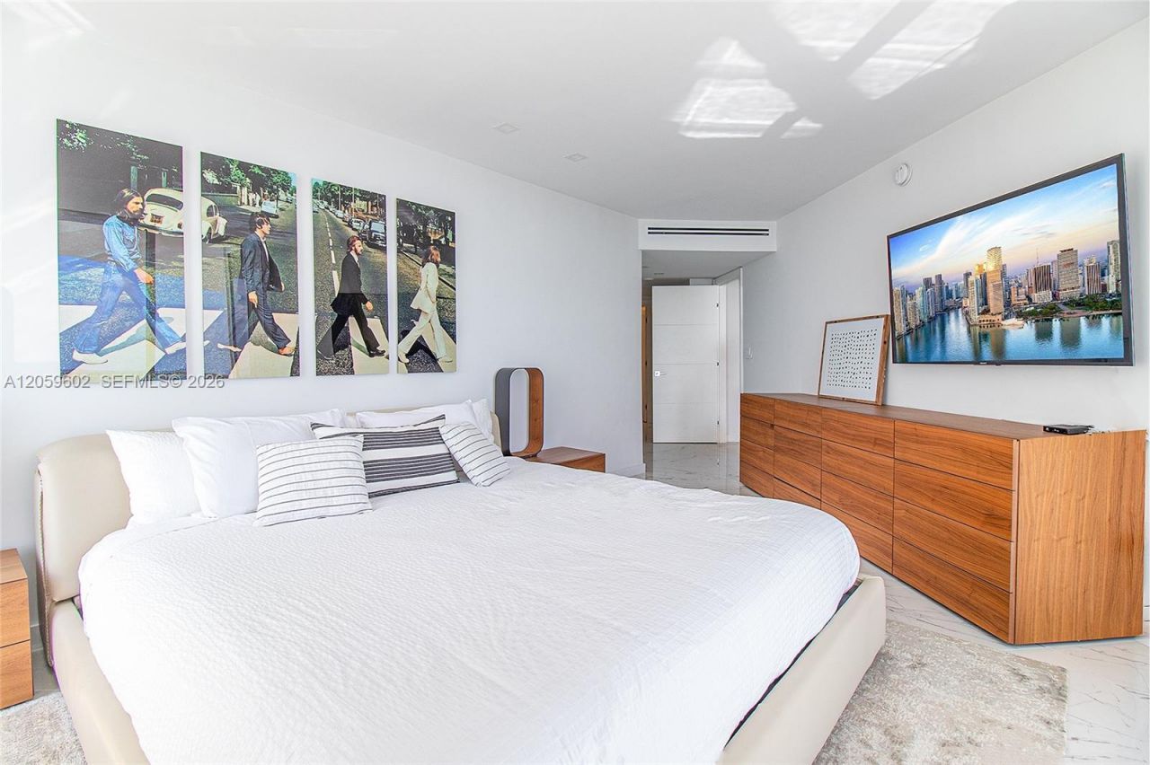 17375 Collins Ave , Unit 701, Sunny Isles Beach, FL 33160 Photo