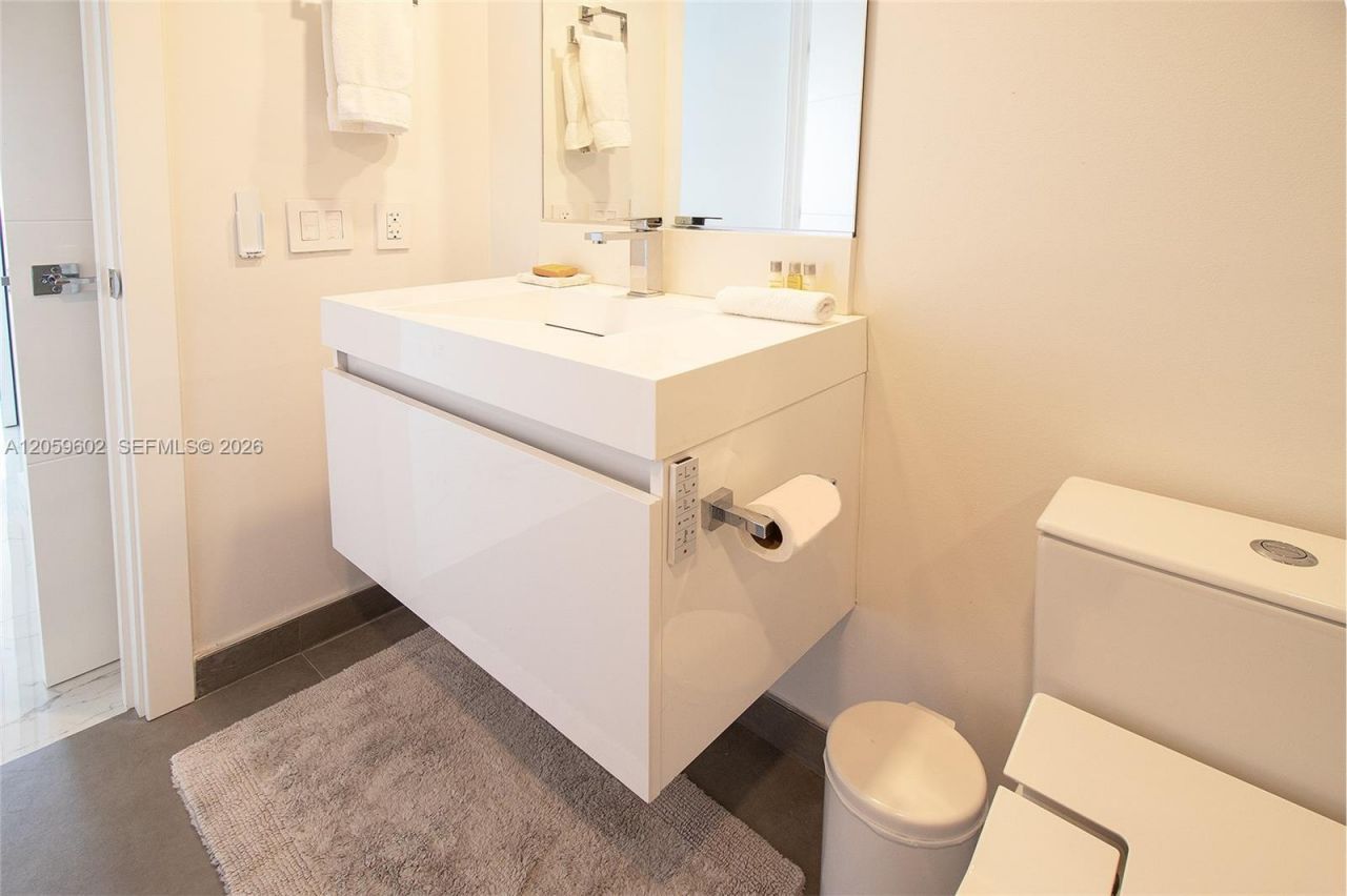 17375 Collins Ave , Unit 701, Sunny Isles Beach, FL 33160 Photo