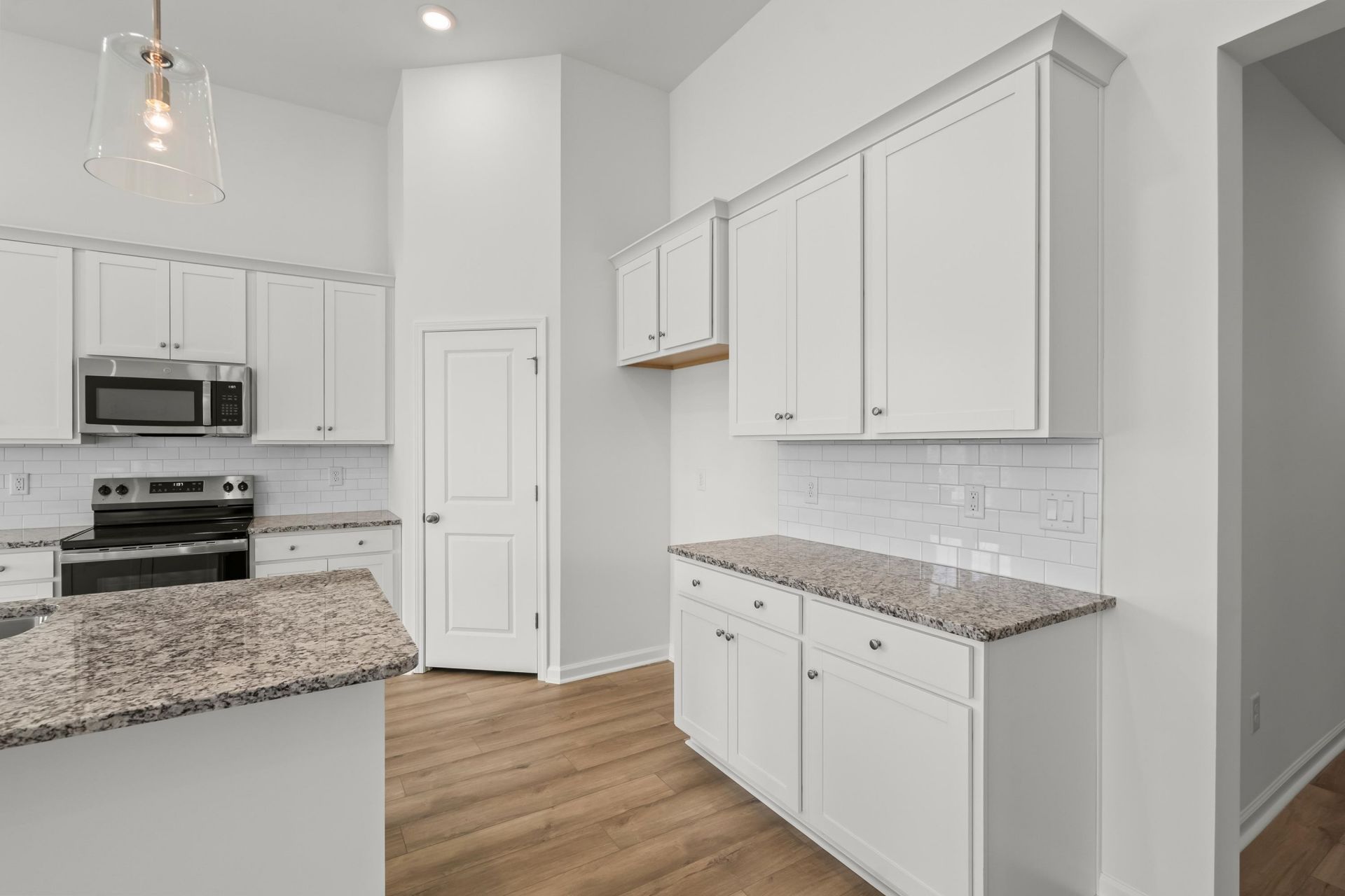 409 Joseph St Photo 13