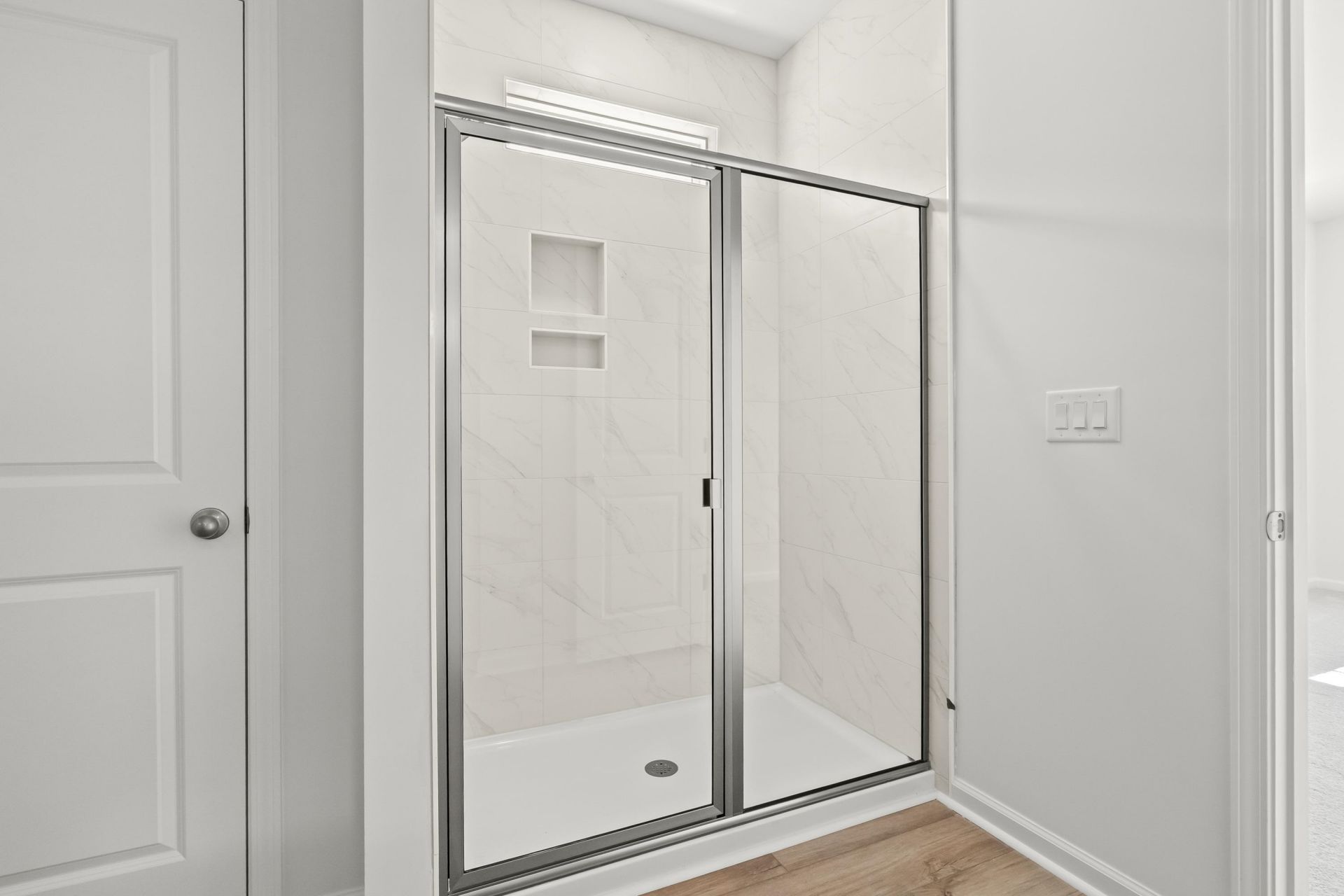 409 Joseph St Photo 23