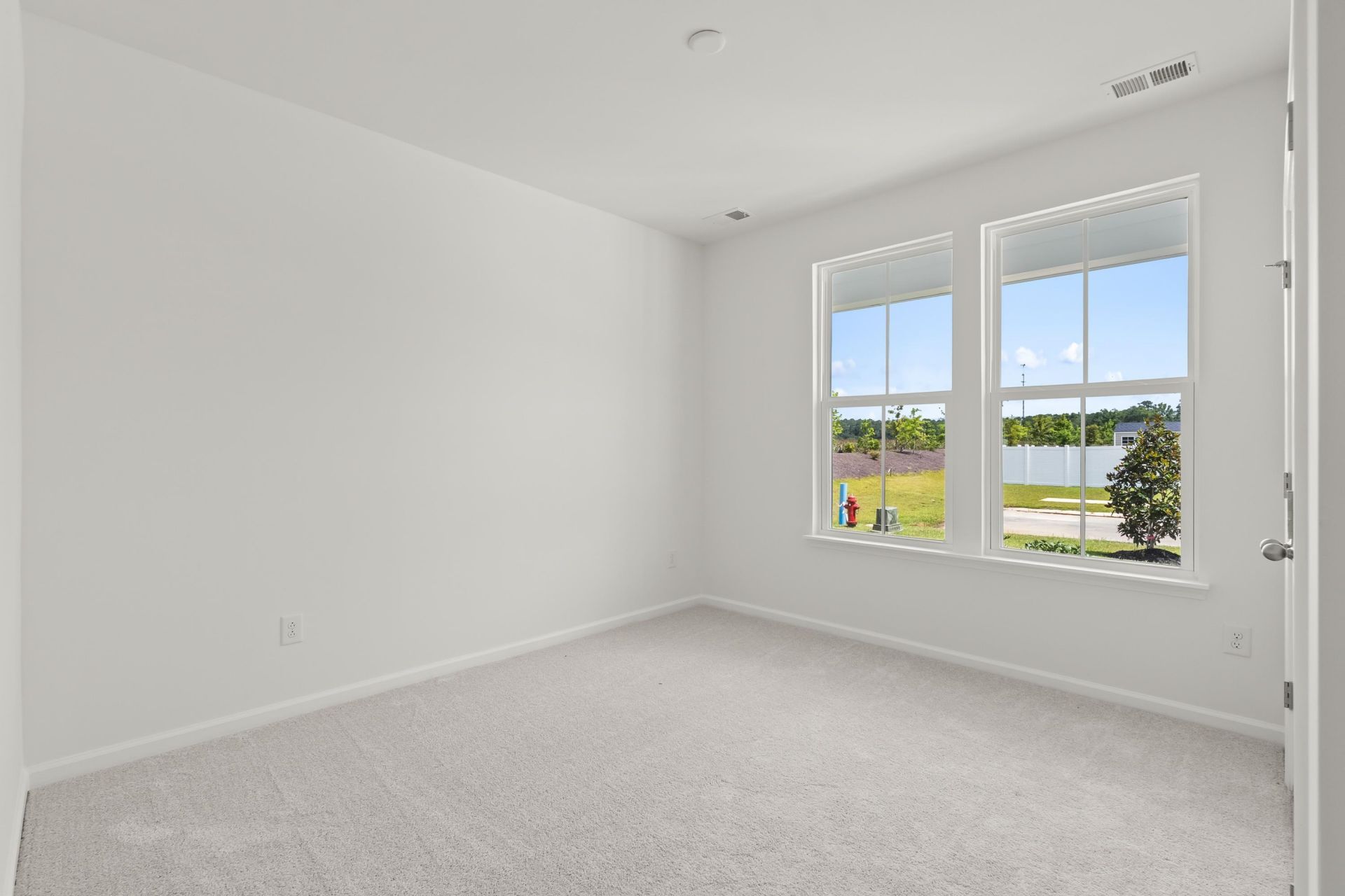 409 Joseph St Photo 26