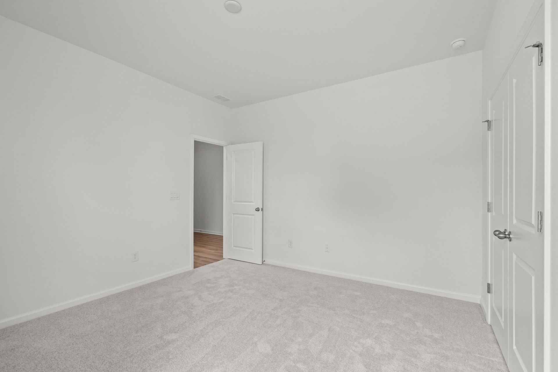 409 Joseph St Photo 29