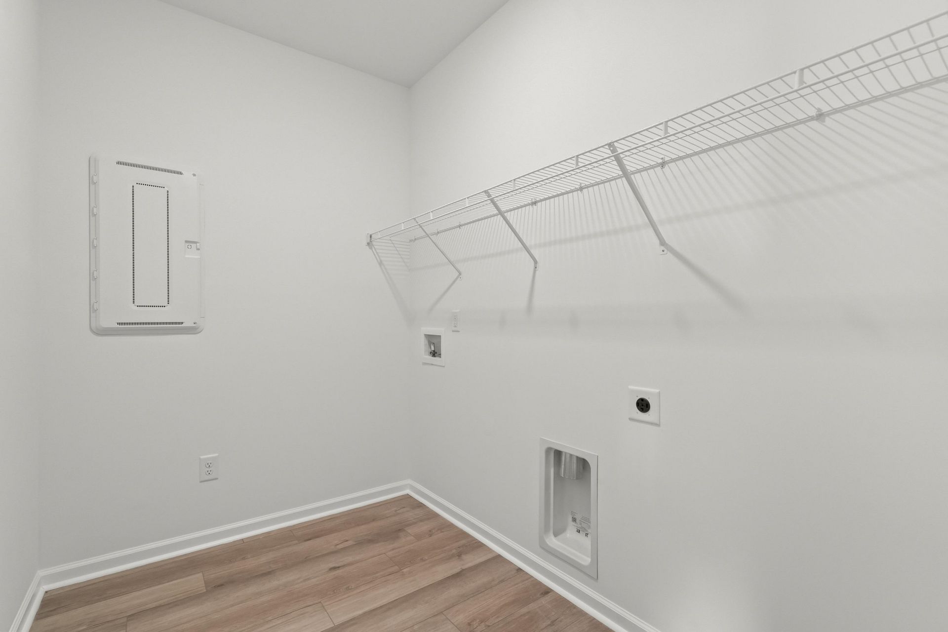 409 Joseph St Photo 31