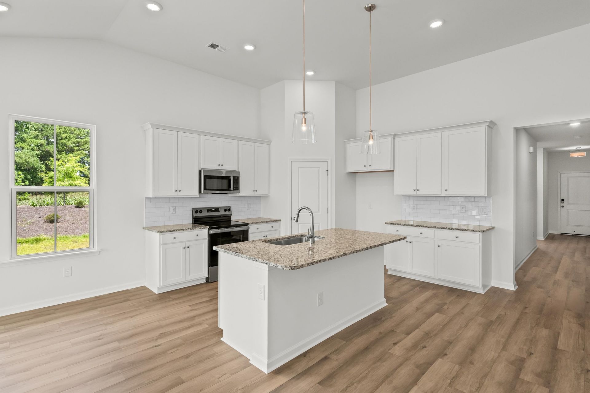 409 Joseph St Photo 9