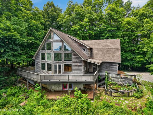 2946 Pen Hook Rd, Monterey, TN 38574