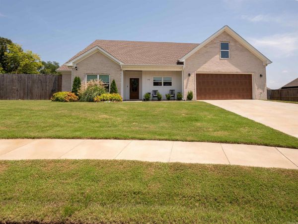 2112 Sable Oaks Circle, Bryant, AR 72022