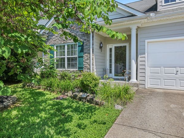 131 Harbor Village Dr , Madison, TN 37115