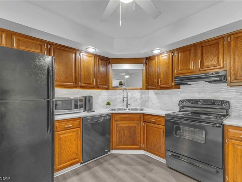 4704 Venice Heights Boulevard, Unit 210, Sandusky, OH 44870 Photo 10