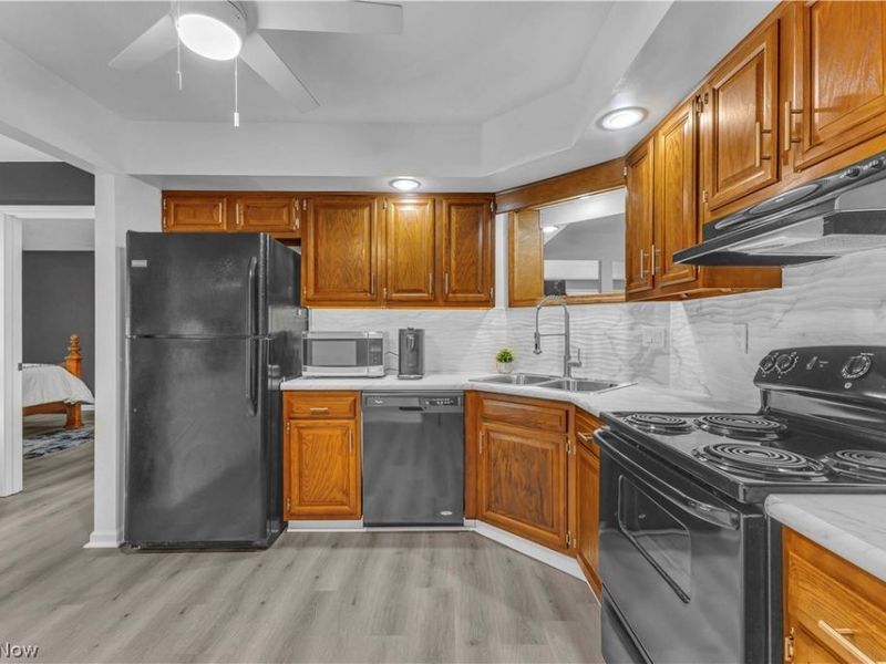 4704 Venice Heights Boulevard, Unit 210, Sandusky, OH 44870 Photo 11
