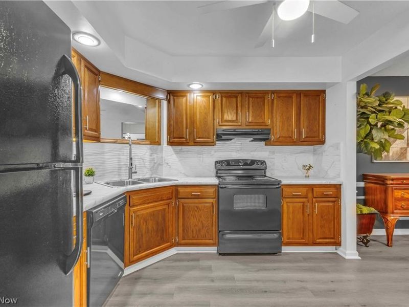 4704 Venice Heights Boulevard, Unit 210, Sandusky, OH 44870 Photo 12