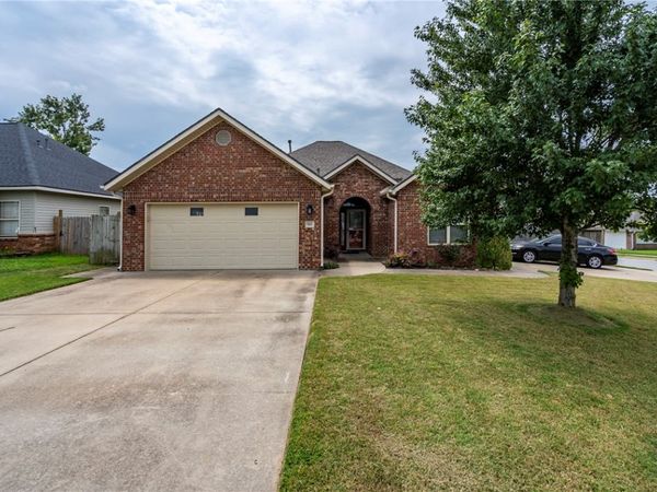 804 Gail Drive, Siloam Springs, AR 72761