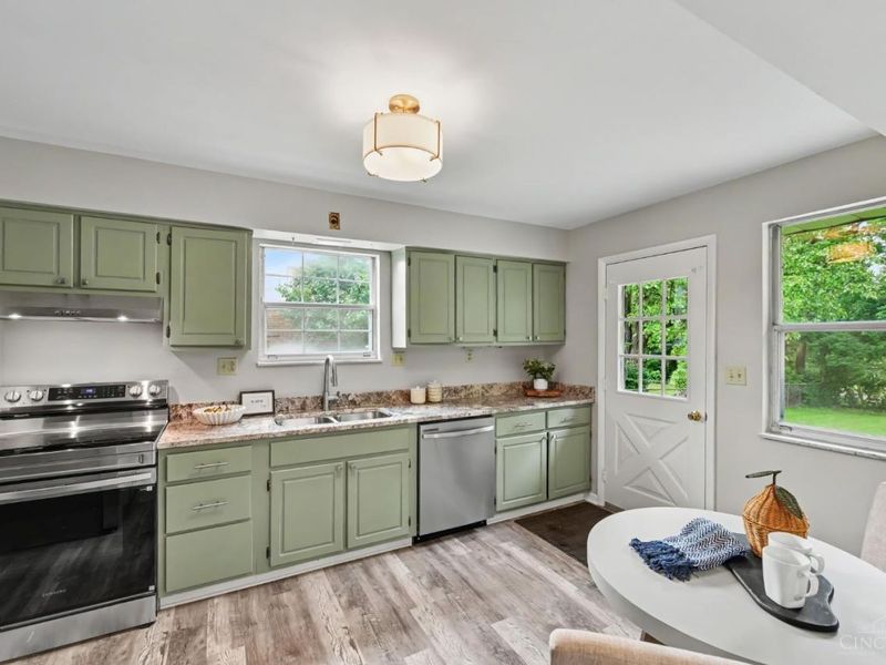 465 Debonhill Court, Cincinnati, OH 45238 Photo 8