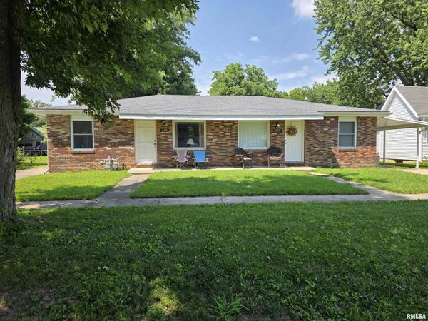 109-111 E JONES Street, Williamsville, IL 62693